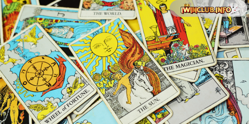 Bộ bài Tarot đẹp với các lá bài truyền thống